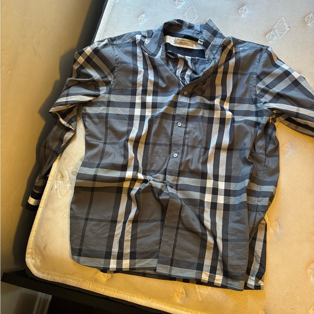 Men’s Burberry authentic Shirt - Picture 3 of 7